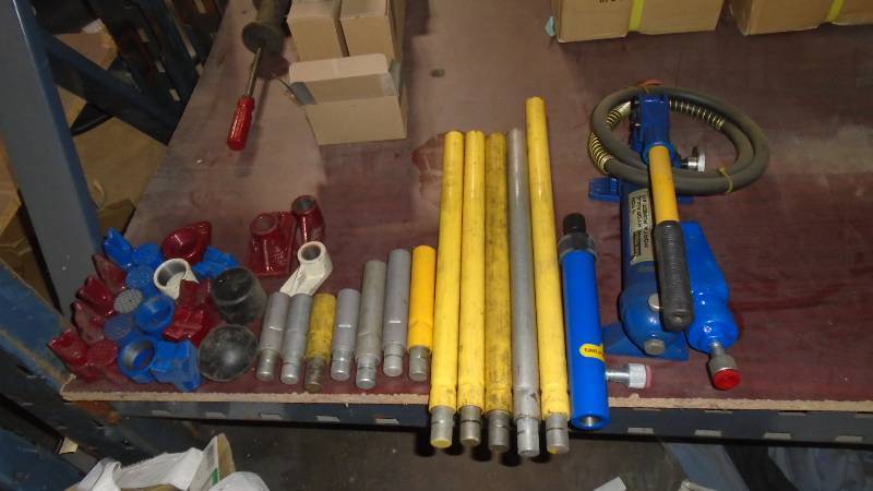 lot 4686 image: 4 Ton Portapower Kit.
