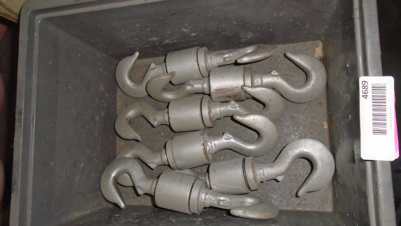 lot 4689 image: Hooks for Pull Back Ram.
