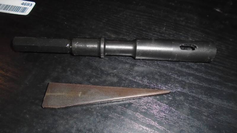 lot 4693 image: Concrete Bit Adapters