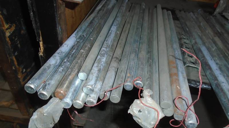 lot 4705 image: Two Wheel Dolly Axles.
