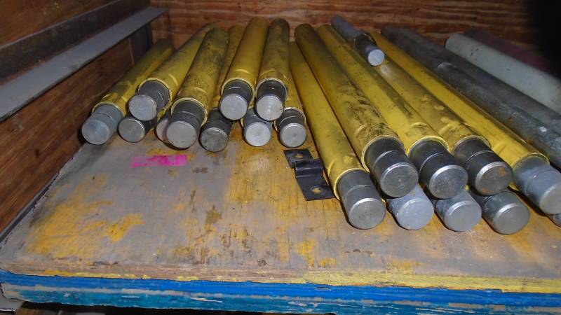 lot 4712 image: 10 Ton Porta power Extension Rods.
