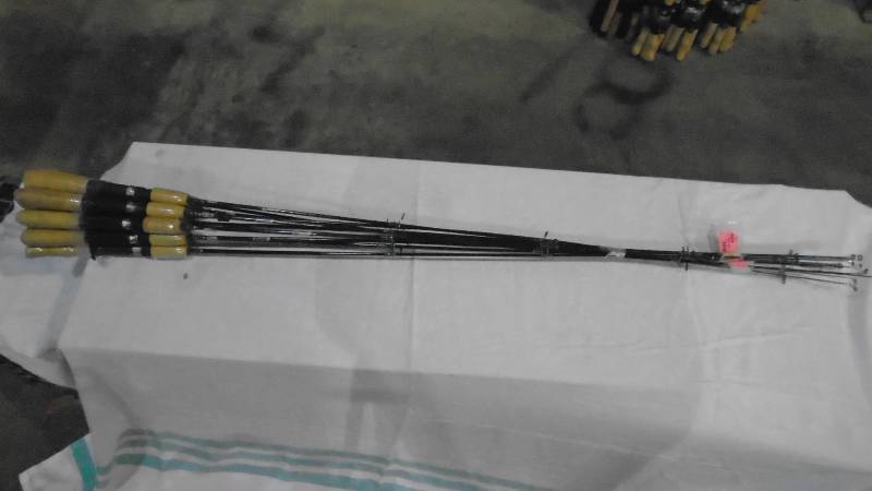 lot 4725 image: New Fishing Poles.