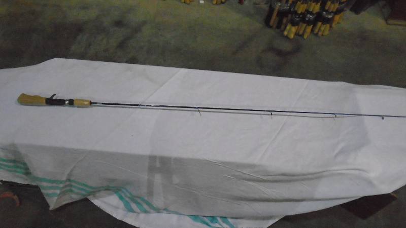lot 4736 image: New Fishig Pole.