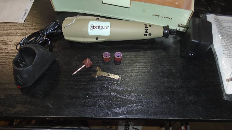 lot 4792 image: Cordless rotary tools.