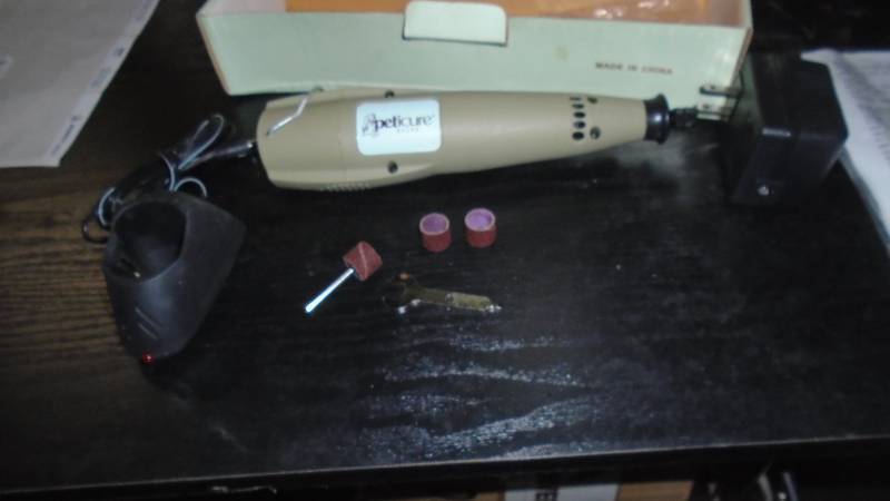 lot 4800 image: Cordless rotary tools.
