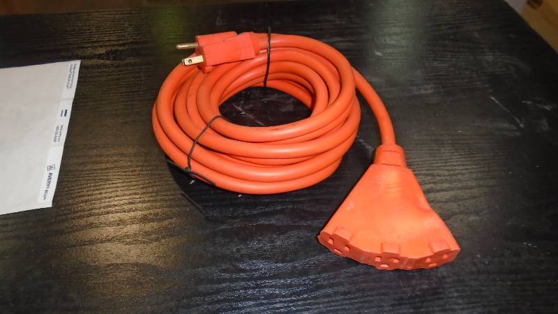 lot 4803 image: 3 Plug Extension cord.20 Ft.
