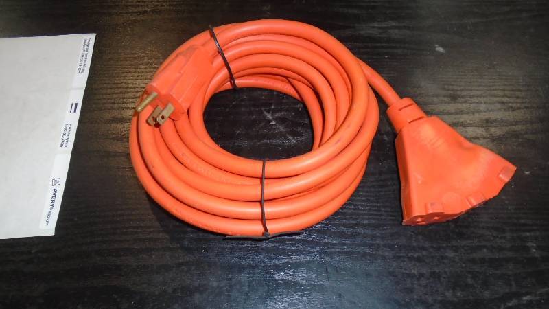 lot 4802 image: 3 Plug Extension cord.20 Ft.