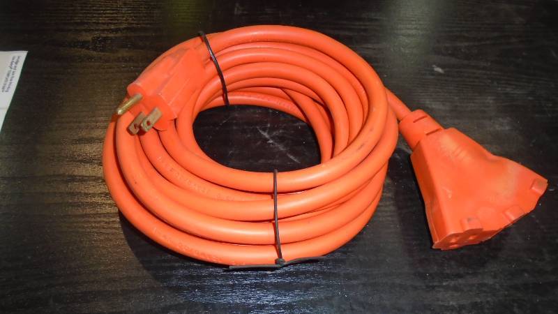 lot 4804 image: 3 Plug Extension cord.20 Ft.