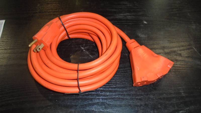 lot 4805 image: 3 Plug Extension cord.20 Ft.