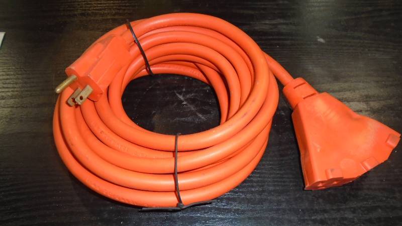lot 4806 image: 3 Plug Extension cord.20 Ft.