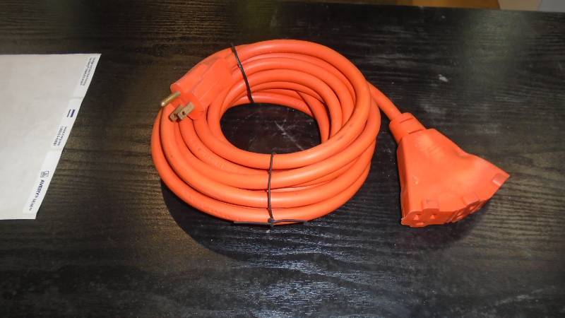lot 4809 image: 3 Plug Extension cord.20 Ft.