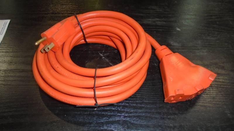 lot 4810 image: 3 Plug Extension cord.20 Ft.