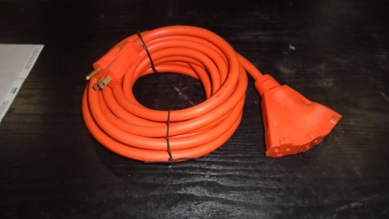 lot 4811 image: 3 Plug Extension cord.20 Ft.