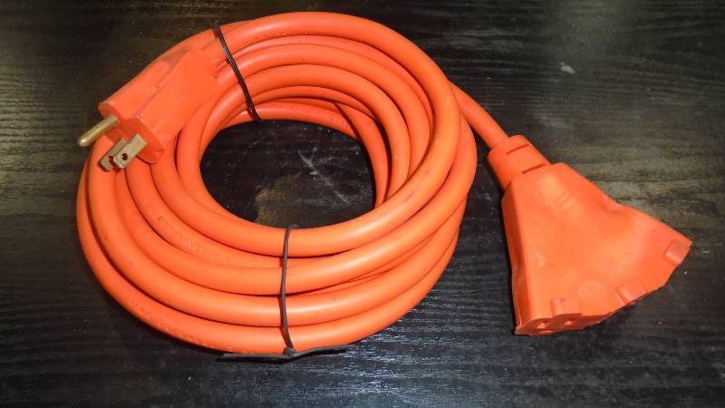 lot 4812 image: 3 Plug Extension cord.20 Ft.