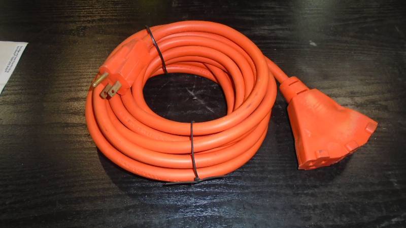 lot 4813 image: 3 Plug Extension cord.20 Ft.