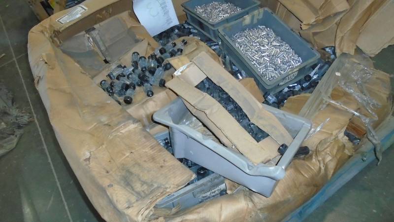 lot 4863 image: Large Lot Diver Bits.with Adapters.