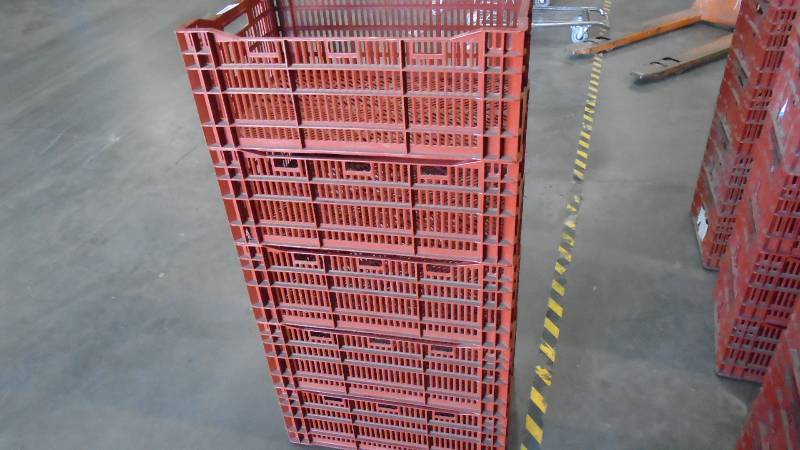 lot 4872 image: Stackable Plastic crates.
