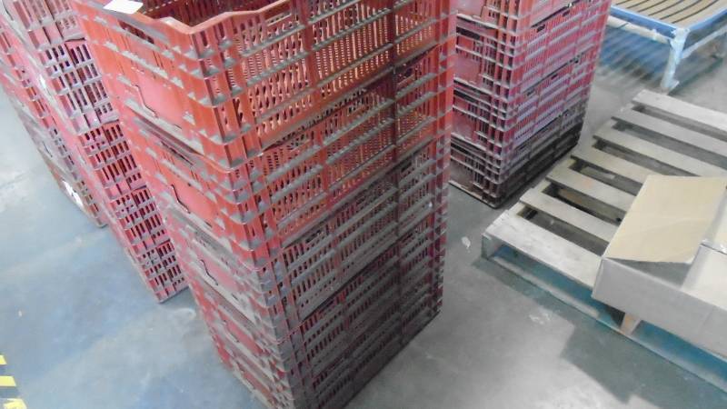 lot 4873 image: Stackable Plastic crates.