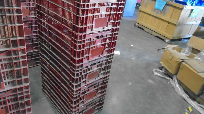 lot 4874 image: Stackable Plastic crates.