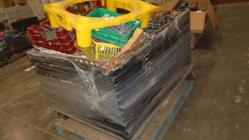 lot 4885 image: Large Lot Misc Peg Board Hooks.