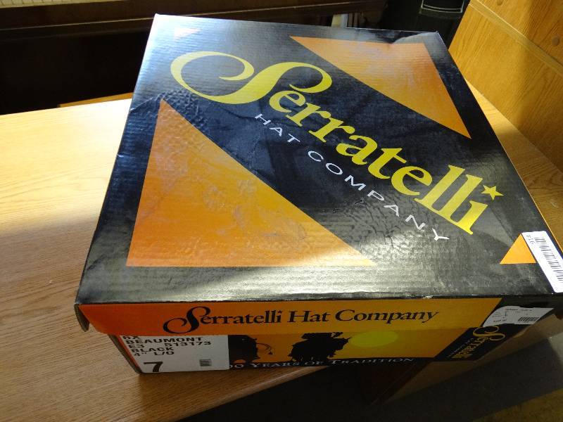 lot 914 image: Serratelli hat in box.