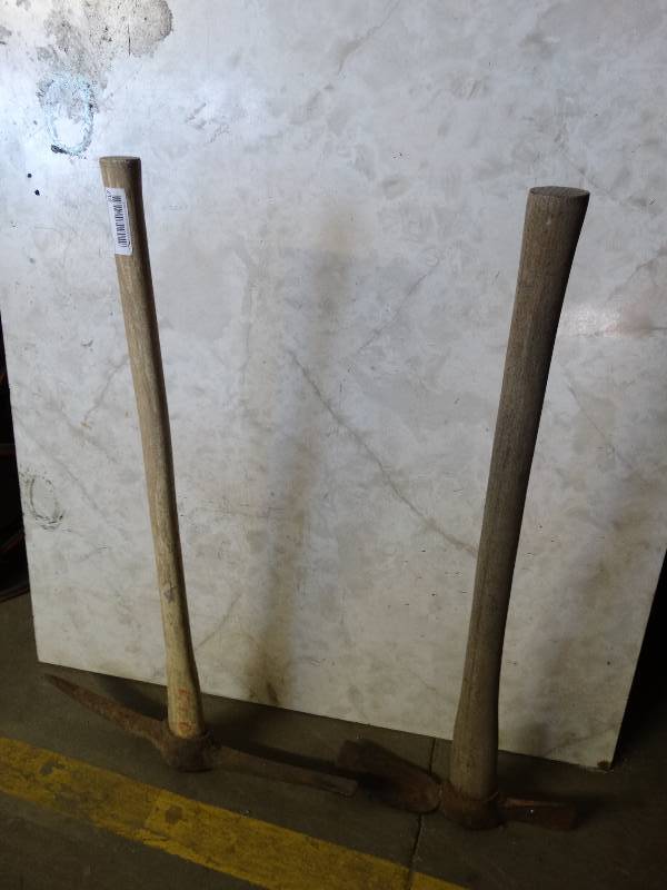 lot 917 image: 2 pickaxes.