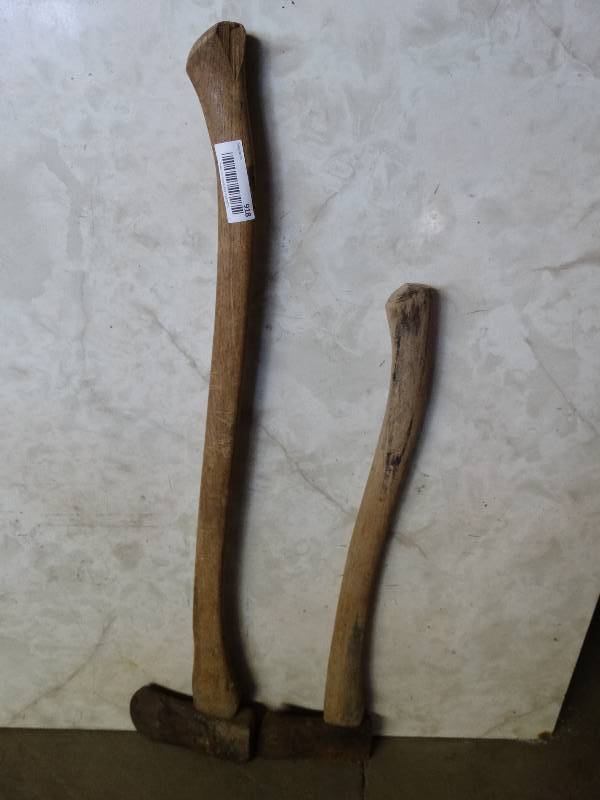 lot 918 image: 2 axes.
