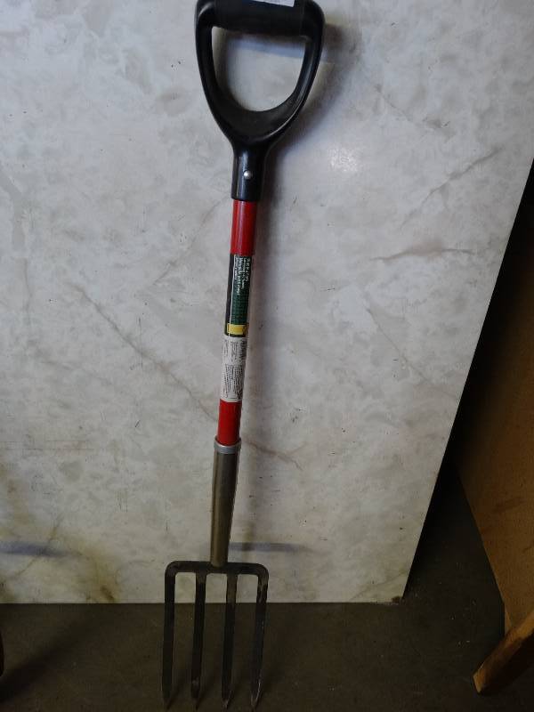 lot 922 image: Ace digging fork.