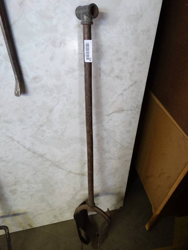 lot 924 image: Hole digger.