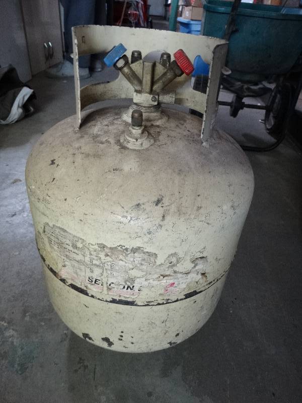 lot 928 image: R12 tank. about half full.