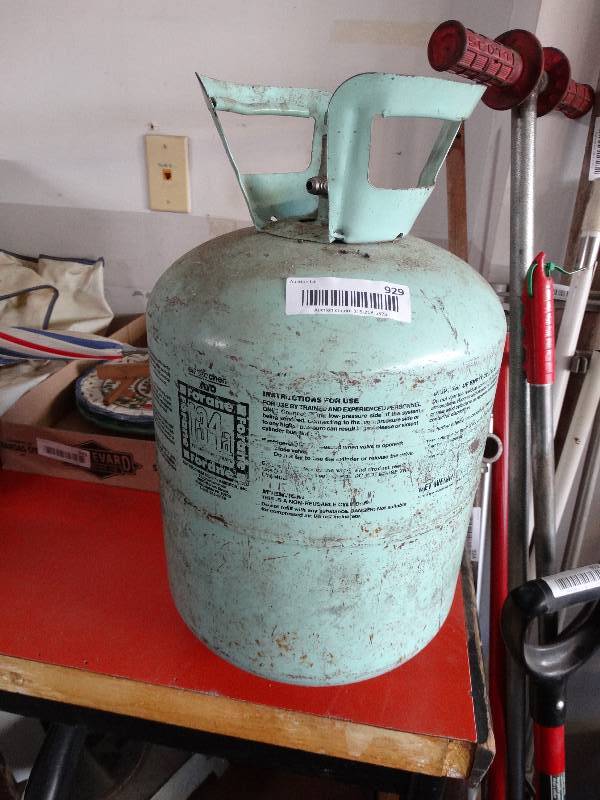 lot 929 image: Near full tank of 134a,