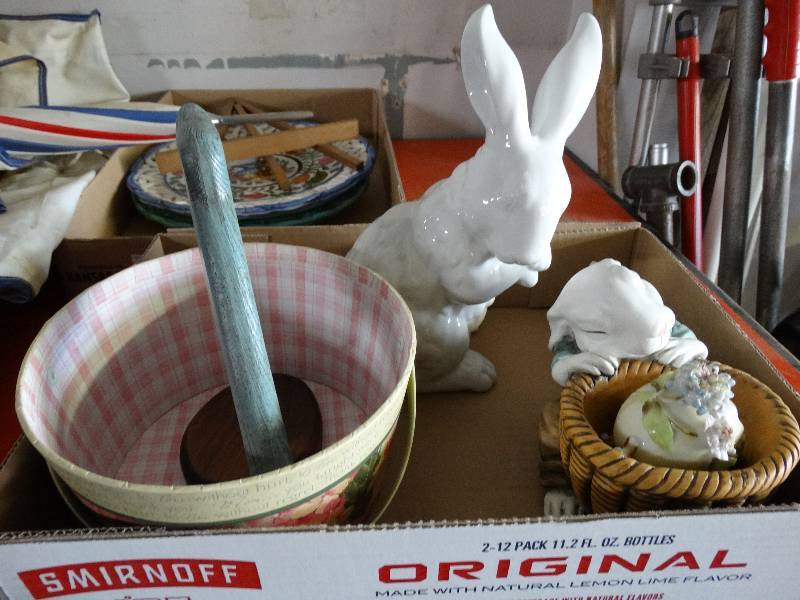 lot 930 image: Bunny decor.