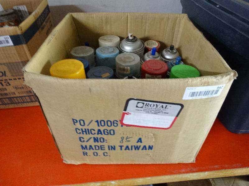 lot 942 image: Lot of chemicals.