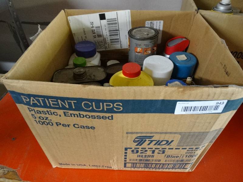 lot 943 image: Lot of chemicals.