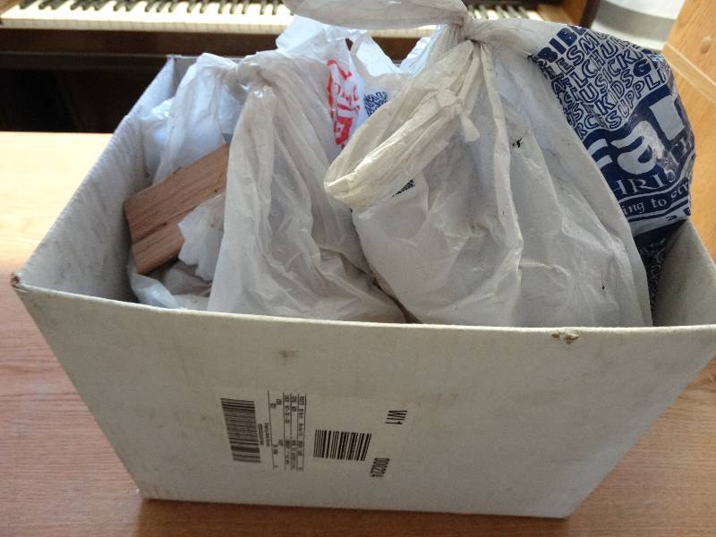 lot 948 image: Box of wood chips.