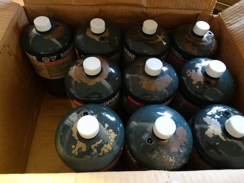 lot 949 image: 10 propane bottles.