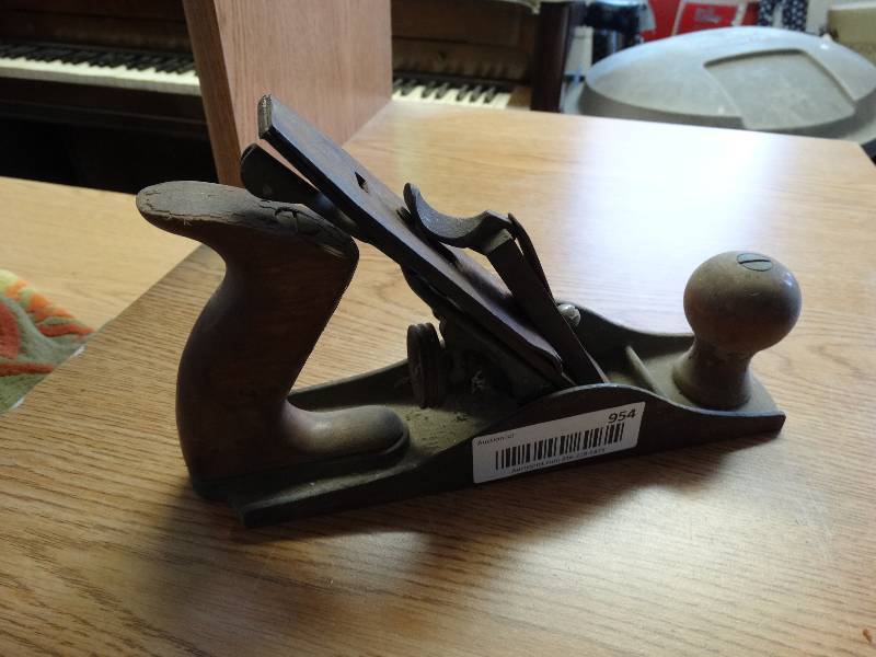 lot 954 image: Wood plane.