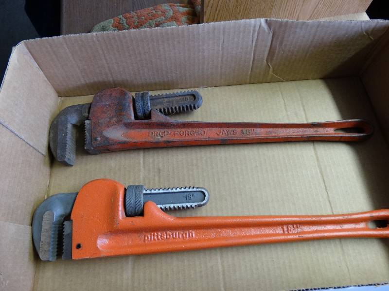 lot 984 image: Two 18 pipe wrenches.
