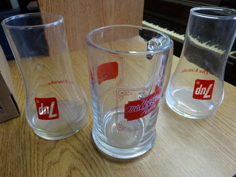 lot 991 image: Kansas lottery mug and 2 7up cups.