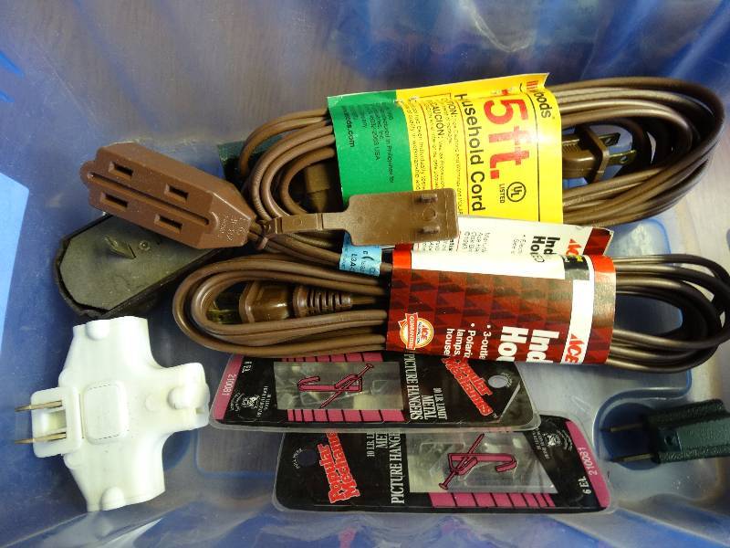 lot 1001 image: Lot of electrical.