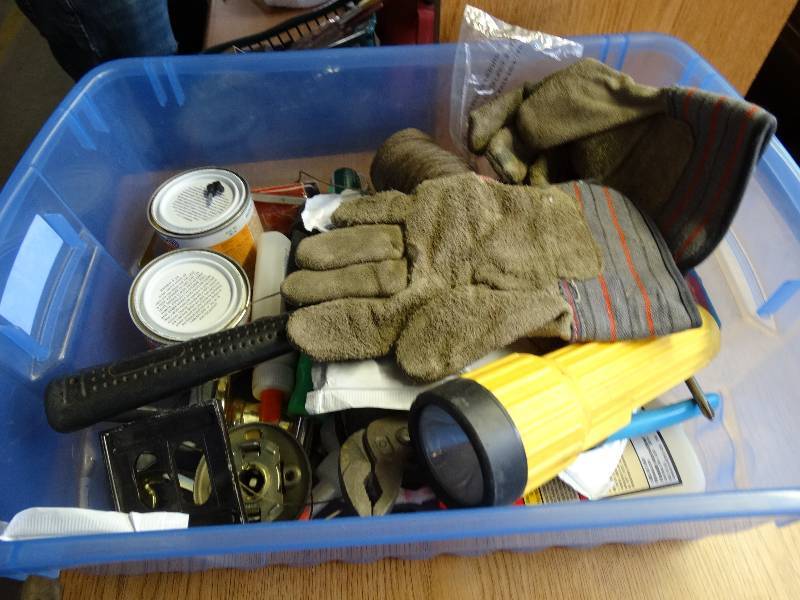 lot 1002 image: Lot of tools, paint, glue and etc.