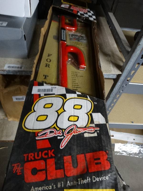 lot 1016 image: Truck club 2 padlocks anti thief device.