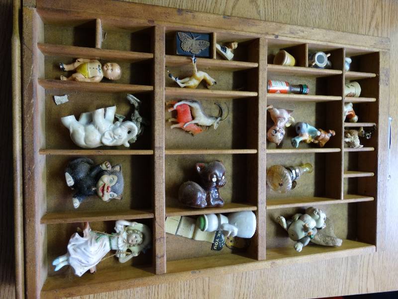 lot 1023 image: Lot of small decor and wood shelf.