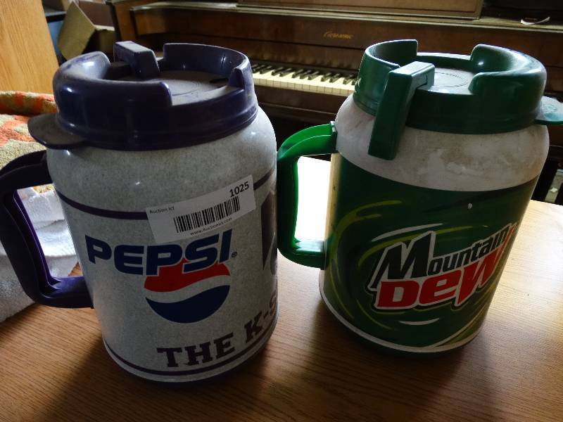 lot 1025 image: Mountain dew and Pepsi large cups.