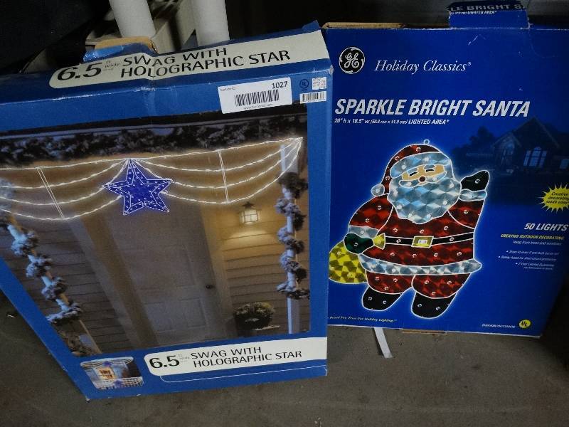 lot 1027 image: 2 Christmas decor.