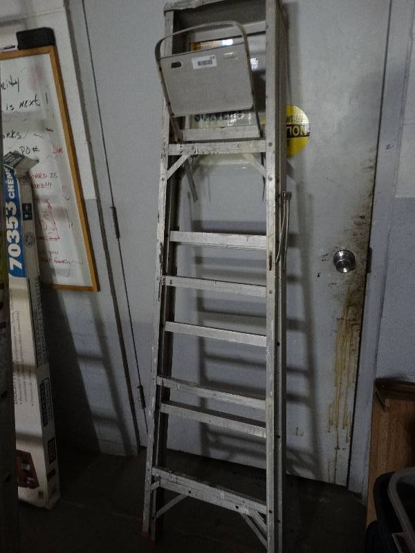 lot 1030 image: 6 aluminum ladder.