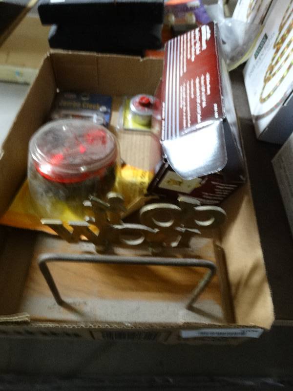 lot 1036 image: Lot of misc items.