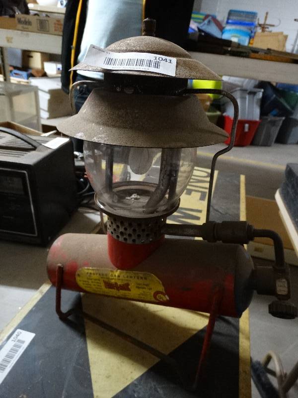 lot 1041 image: Brinz-o-matic propane gas lantern.