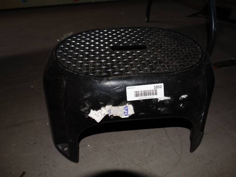 lot 1052 image: Step stool.