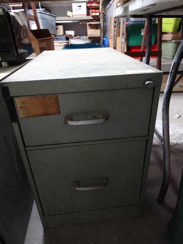 lot 1058 image: 2 Drawer file cabinet.